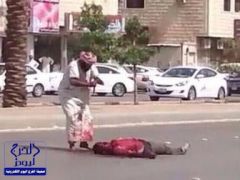 شرطة الرياض: قاتل الوافد الهندي مدمن وصاحب سوابق.. وشهود عيان: كان يكبر عليه مع كل طعنة
