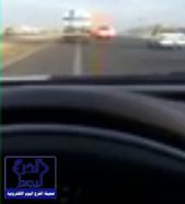بالفيديو.. مواطن يوثق سرعة جنونية لشاحنات بطريق”صناعية تبوك”