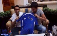مشجع أوزبكي يحتفظ بقميص الجابر لأكثر من 10 سنوات