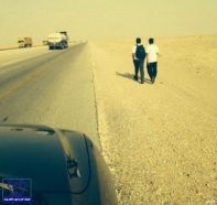 بالصور.. سعوديان يسيران على أقدامهما من الإحساء إلى أبوظبي