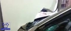 بالفيديو.. كيف اقتحم وافد عربي بسيارته مستشفى خاصاً في جدة