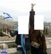 بالصورة.. بعد رفعها علم إسرائيل.. زوجة ريجياكامب اليهودية تعيد للأذهان قصة بيكرمان مع النصر