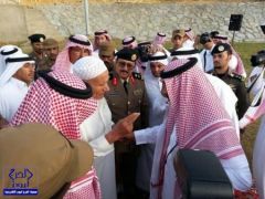 بالصورة.. ثمانيني يستوقف أمير الباحة خلال جولته التفقدية