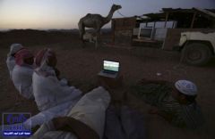 بالصورة.. “رويترز” تنشر صورة لشبان سعوديين بالصحراء يتابعون كأس العالم