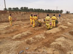 بلدية محافظة الخرج تقوم بترميم القبور التي تأثرت من الأمطار