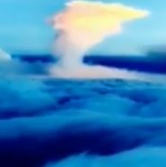 بالفيديو.. طيار يوثق منظراً مُبهراً للسماء وهي ملبدة بالغيوم أثناء الهبوط في مطار أبها
