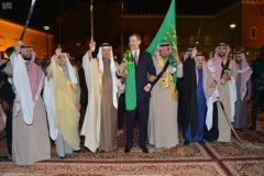 بالصور.. ملك إسبانيا يشارك أمير الرياض العرضة السعودية في قصر المربع