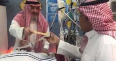 بالفيديو.. الأمير خالد بن طلال يسلم جوائز مسابقة «الوليد» من غرفة العناية المركزة