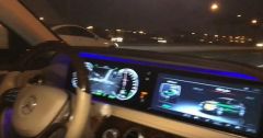 بالفيديو .. سيارة تسير بدون سائق بأحد شوارع جدة