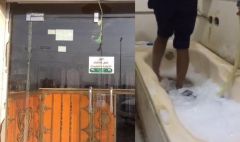 بالفيديو.. عامل يغسل الملابس بقدميه في مغسلة بـ«الحقو»