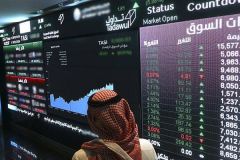 تراجع جماعي لمؤشرات الأسهم في السعودية ودول الخليج.. وبورصة الكويت توقف التداول