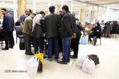 بالصورة: إيران تعتقل سعوديًا في مطار مشهد بتهمة تهريب آلاف الدولارات