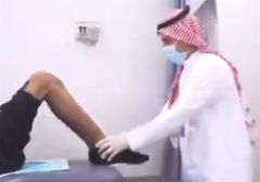 المرض غيّر نظرته للحياة.. طبيب سعودي يتطوع لعلاج المحتاجين مجاناً