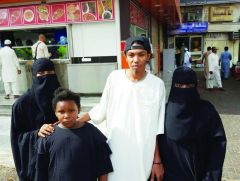 المرأة المُعتدى عليها في مكة تكشف تفاصيل الواقعة: «صُدمت من المتواجدين بالمكان»