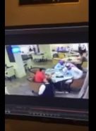 بالفيديو.. عامل بمطعم في الدمام يسقط مغشياً عليه أثناء تأدية عمله
