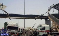 سقوط كوبري مشاة طريق الحرمين على 3 سيارات