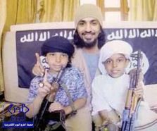 بالصور.. والدة الطفلين اللذين هربهما والدهما للالتحاق بصفوف “داعش” تروي تفاصيل اختطافهما