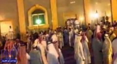 شاعر محاورة يتسبب بـ “مشاجرة بالأيدي بين المعازيم “في حفل زواج عائلة سعودية