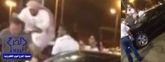 بالفيديو.. شخص” ملتحي” يقفز من سيارة ويعتدي على بريطاني وزوجته