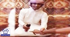 بالفيديو.. سعودي يكسر إصبع صديقه لتمكيِّنه من الحصول على إجازة بالعيد