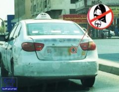 بالصورة.. سائق ليموزين يرفض قيادة المرأة السعودية للسيارة علناً