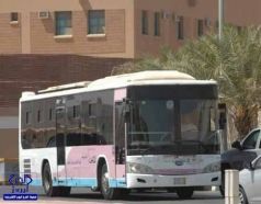 سائق مخمور يدفع المعلمات والطالبات لمغادرة حافلة المدرسة
