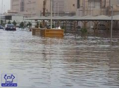بالفيديو..الأمطار تحاصر جامعة الملك عبدالعزيز بجدة