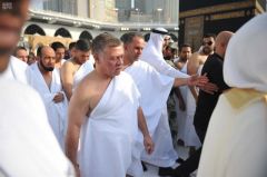 بالصور.. الملك عبدالله الثاني ملك الأردن يؤدي مناسك العمرة