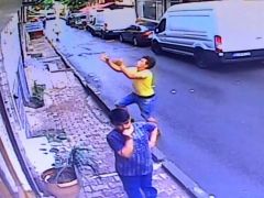 بالفيديو.. شاب جزائري ينقذ حياة طفلة بأعجوبة بعد أن سقطت من شرفة منزلها