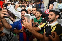 زفة جماهيرية عمانية تستقبل لاعبي الأهلي في مسقط