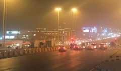 بالصور.. الغبار يغطي سماء وشوارع مدينة الرياض