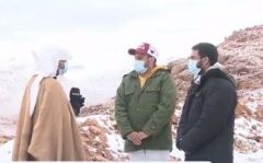 بالفيديو.. قطري يصف مشاهد الثلوج فوق جبل اللوز بتبوك: “أهلي لم يصدقوا أني في المملكة”