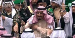 بالفيديو .. خادم الحرمين الشريفين يرعى حفل العرضة السعودية