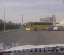 بالفيديو.. المرور يتفاعل مع بلاغ عن سائق حافلة مدرسية يعكس الطريق