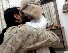 ​بالفيديو والصور.. عميد ركن في القوات المسلحة يجهش بالبكاء أثناء دفن أحد أبطال الحد الجنوبي