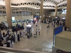 “السياحة”: السماح لحاملي ثلاث تأشیرات بالحصول على تأشيرة سياحية من مطارات المملكة