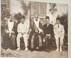 صورة نادرة للملك سعود في مصر سنة 1925.. هذه قصتها