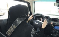 “المرور”: المرأة ممنوعة من استخراج رخصة أو القيادة برخصة من دولة أخرى