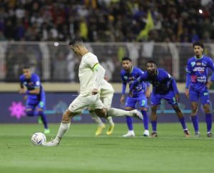 بالفيديو والصور.. رونالدو يسجل هدفه الأول مع النصر.. ويقوده لتعادل قاتل أمام الفتح