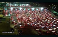“جسر الملك فهد” تعليقاً على “فيديو الازدحام”: 60 ألف مسافر عبروا الجسر أمس إلى البحرين