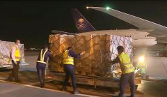 بالفيديو.. مغادرة أولى طلائع الجسر الجوي السعودي لدعم ماليزيا في مواجهة فيروس كورونا