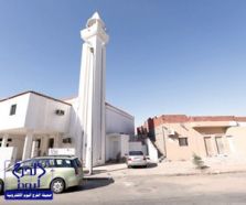 بالصور.. إمام مسجد يبني منزلا في حديقة عامة بجدة