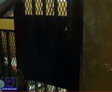 فيديو يكشف استغاثة سجين بجازان وهو يصارع الموت.. وعدم تجاوب حراسه اعتقاداً بتمارضه