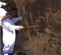 بالصور.. أمير نجران يكتشف موقعاً أثرياً يعود لما قبل الميلاد خلال جولة له بالمنطقة