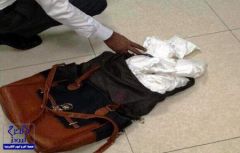 إيقاف امرأة حاولت تهريب 26 ألف حبة كبتاجون للسعودية في حقيبة يدها