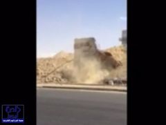 بالفيديو.. انهيار جدار استناد بطريق «الضيافة  المية» في خميس مشيط