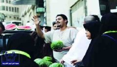 شاب سعودي يبيع الحبحب بأربع لغات يستفز البلدية