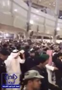 بالفيديو.. تكبيرات ودعاء زوار المسجد الحرام للملك سلمان خلال طوافه بالكعبة