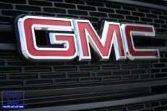 “التجارة” تستدعي أكثر من ألف سيارة GMC “يوكن- سييرا” 2011 لخلل في “السلف”