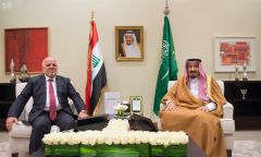 خادم الحرمين يستقبل رئيس الوزراء العراقي على هامش القمة العربية